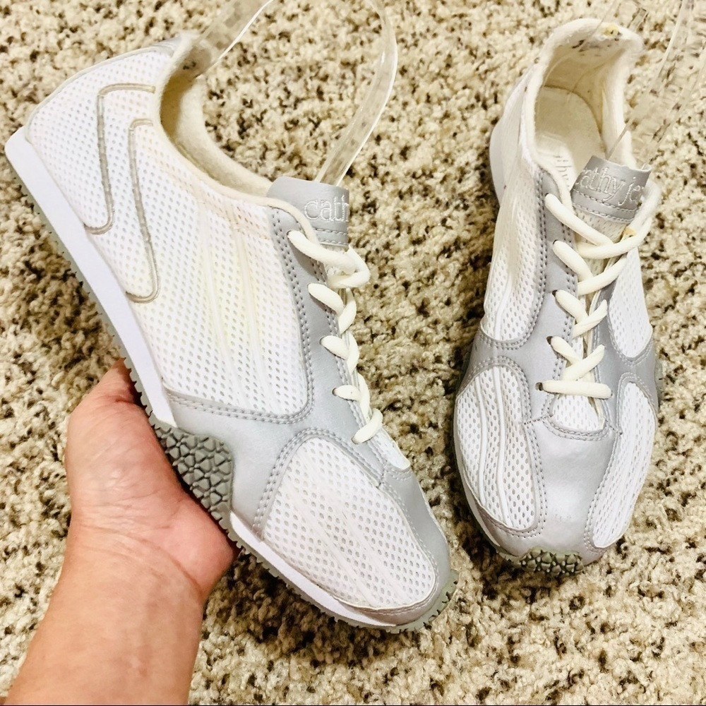 CATHY JEAN Mesh lightweight white sneakers women’s size 9